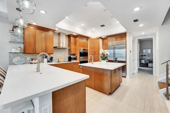 Building Photo - 3 br, 4.5 bath Townhome - 1045 Harbor Vill...