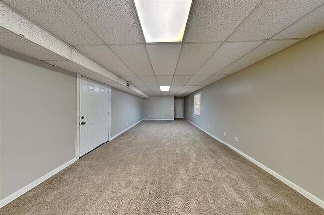 Building Photo - 39 Waterford Pl