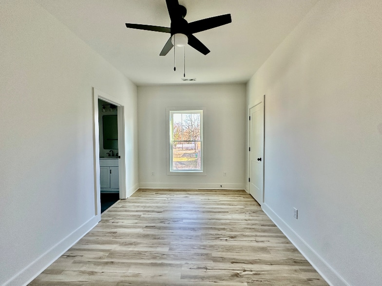 Building Photo - 1004 1/2 N 21st St