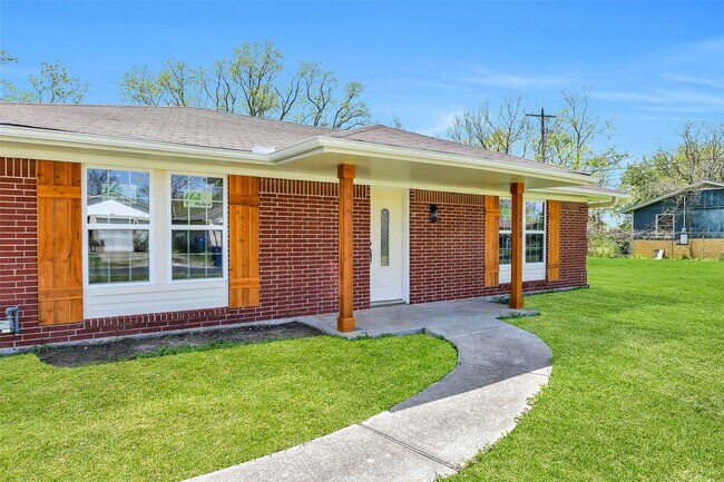 Building Photo - 1913 41st Ave N