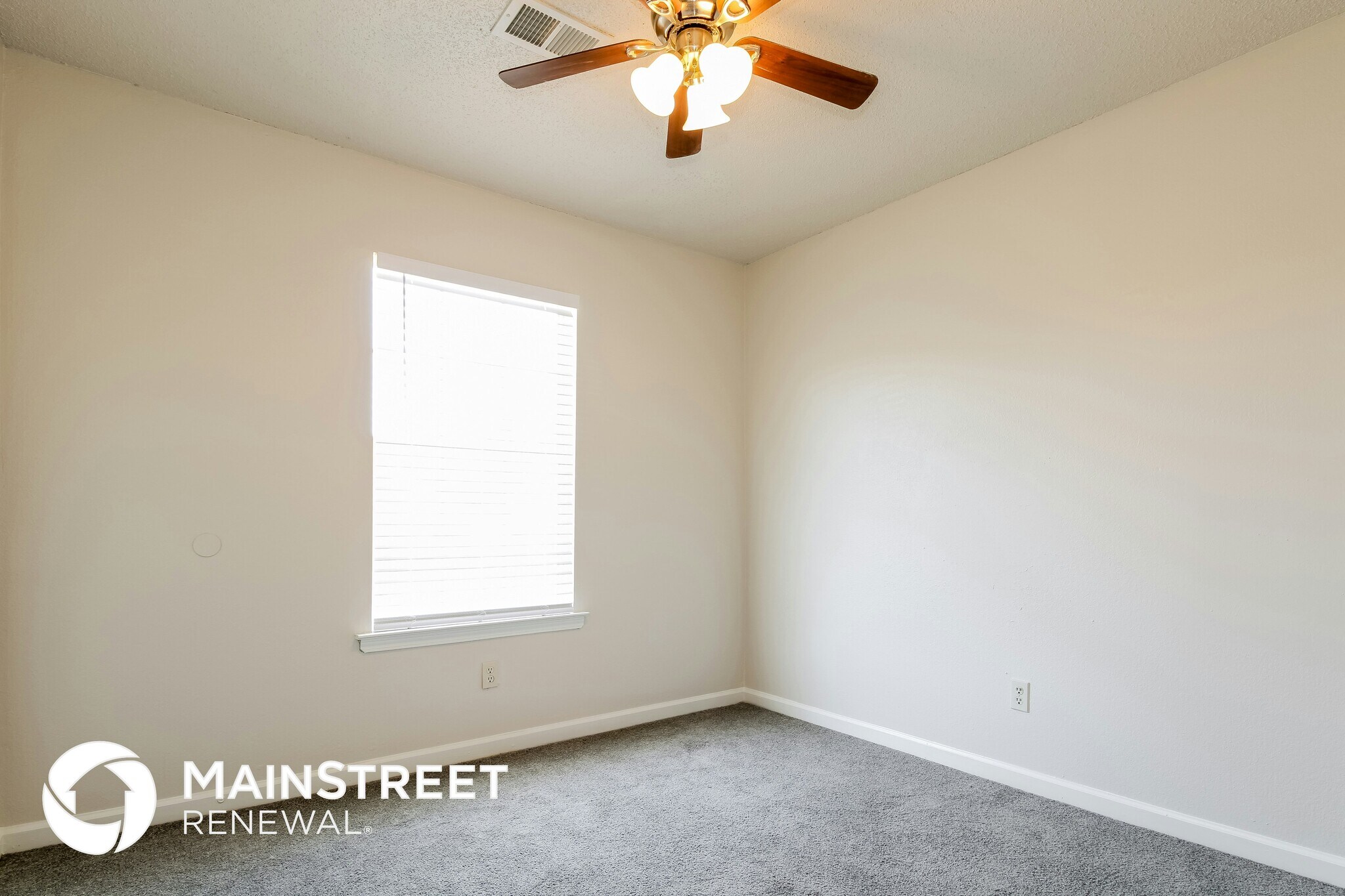 Building Photo - 4660 Royal View Dr
