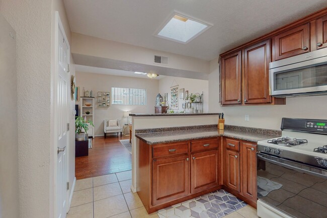 Building Photo - UNSER/LADERA 2 Bedroom  2 Bath  2 car gara...