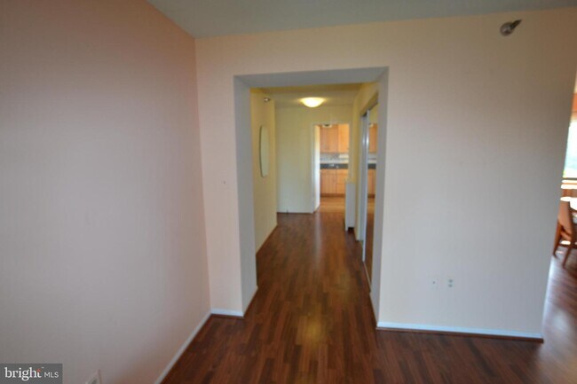 Building Photo - 15101 Interlachen Dr