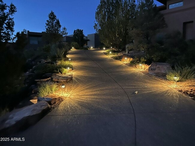 Building Photo - FULLY FURNISHED SEDONA DREAM HOME AWAITS