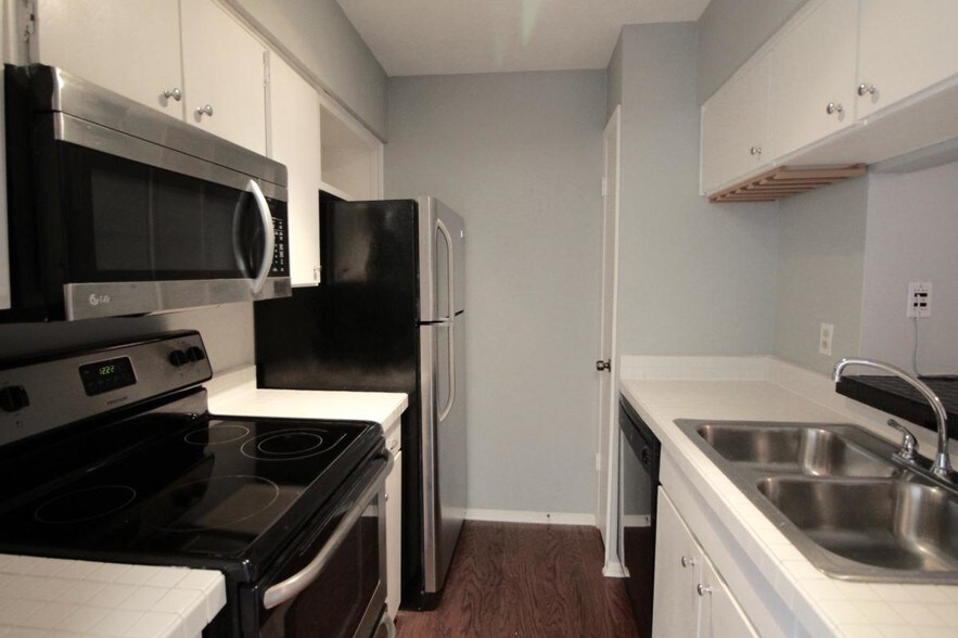 Building Photo - 4327 Holland Ave