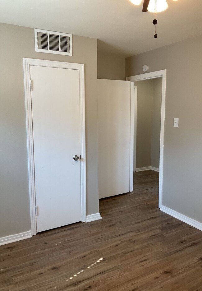 Building Photo - 920 Fannin Loop