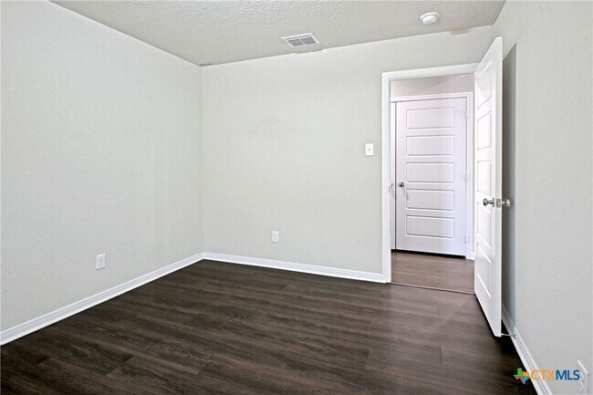 Building Photo - 2973 Greenbriar Rd