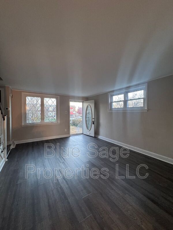 Building Photo - 279 Westpark Ln