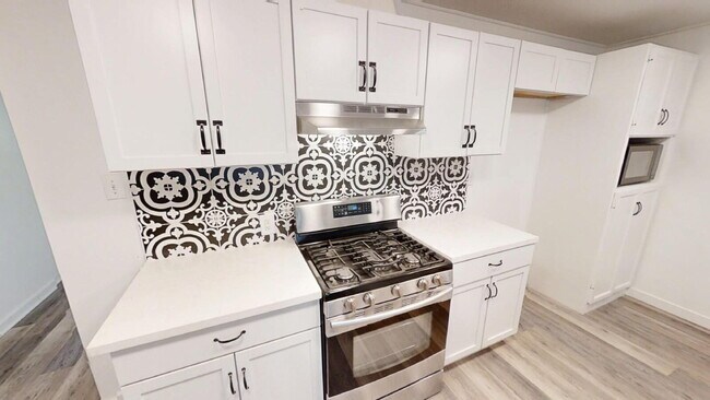 Building Photo - "Charming 3-Bed, 2-Bath Gem with 1,654 Sq ...