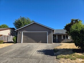 Building Photo - Single level, 3 Bedroom, 2 Bath House on c...