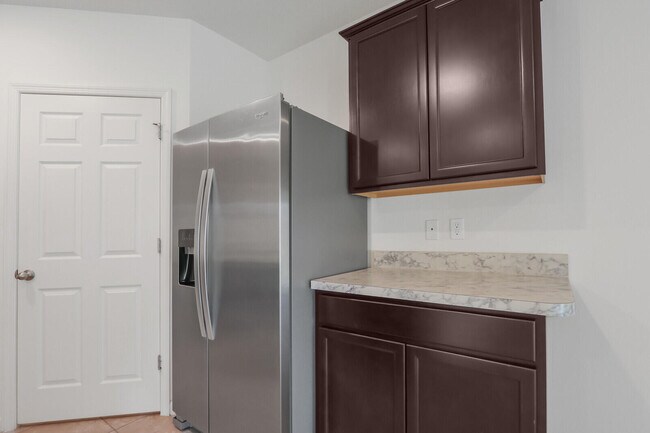 Building Photo - 2550 SE Rock Springs Dr