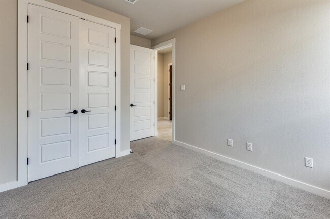 Building Photo - 1410 Sawmill Xing