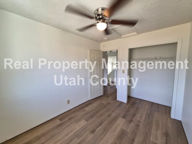 Building Photo - Orem Townhome New Flooring Finished soon