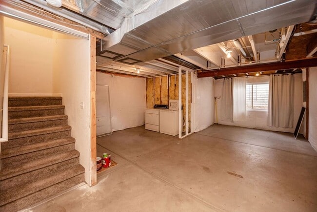 Building Photo - 4040 Plum Creek Dr