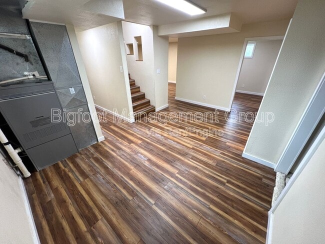 Building Photo - 3750 Heather Dr