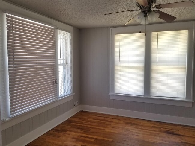 Building Photo - 702 S Washington St