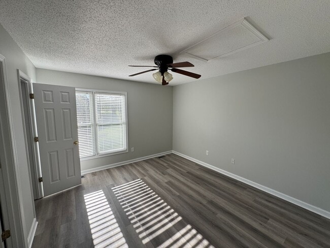 Building Photo - 2-Bedroom Townhouse in Harrisonburg