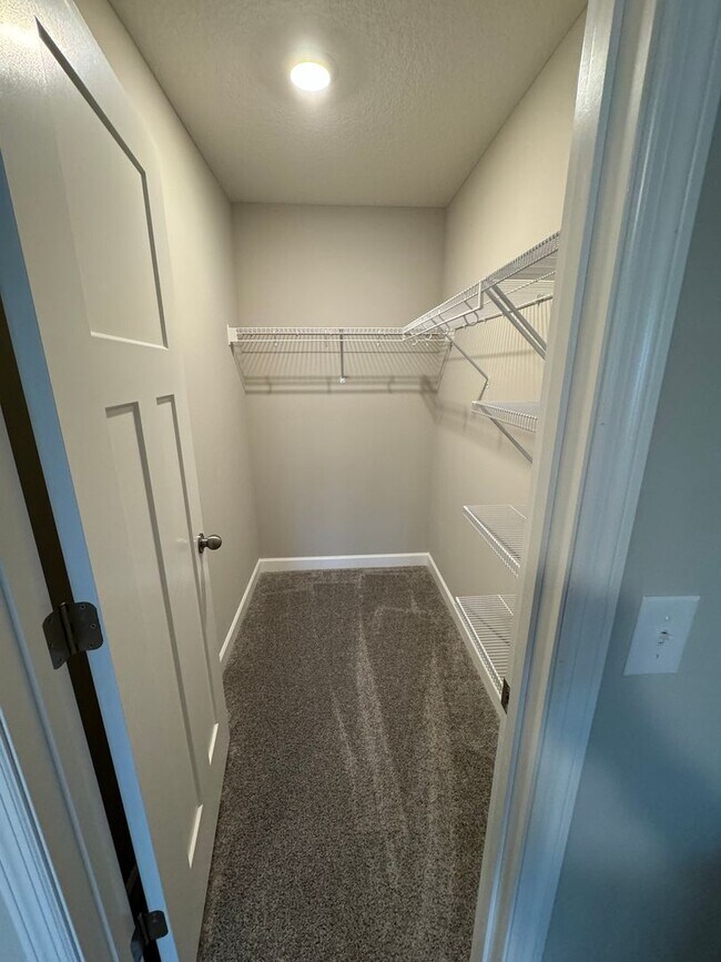 Building Photo - 3BD/ 3BA w/ Loft Townhome in Rosemount Available!