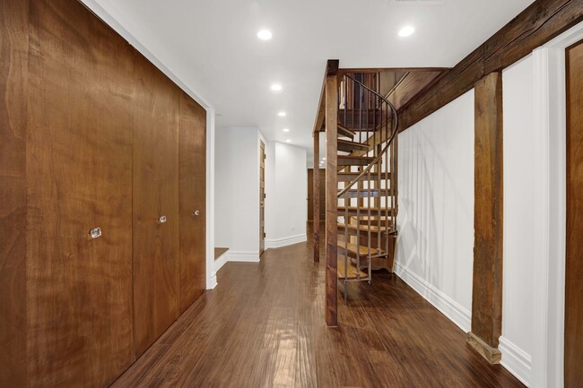 Building Photo - 2458 N Burling St