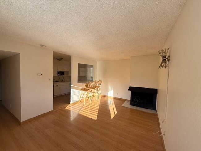 Building Photo - 322 N Avenue 66
