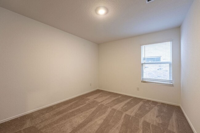 Building Photo - Charming Sunlit 4-Bedroom 2-Bathroom Home!