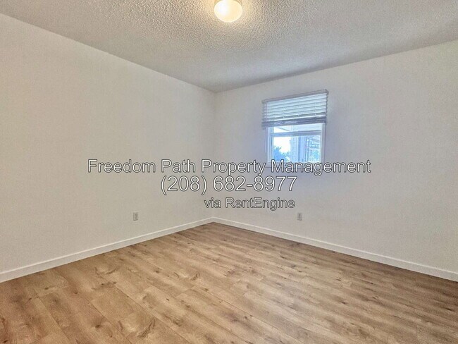 Building Photo - 2755 Fairway Dr