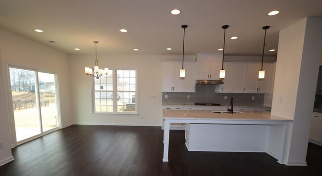 Building Photo - Huge 5-bedroom, 4-bathroom, in Poplin Grov...