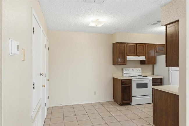 Building Photo - 405 Whitetail Dr