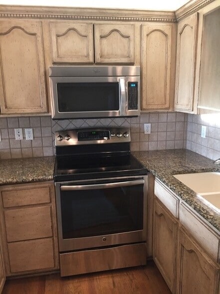 Stainless Self Cleaning Oven - 1431 S Elwood Ave