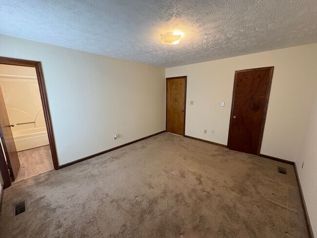 Building Photo - 5837 Maidstone Ln