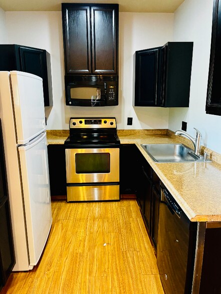 Building Photo - 13325 Brush Creek Rd