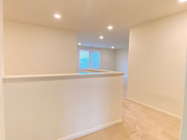 Building Photo - Beautiful 6 bed and 4.5 bath home in West ...