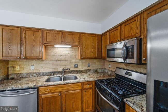 Building Photo - 15743 Viewpoint Cir
