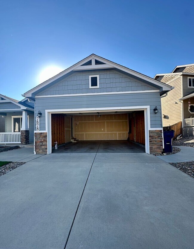 Building Photo - BEAUTIFUL 4BD HOME in MESA RIDGE with MOUN...