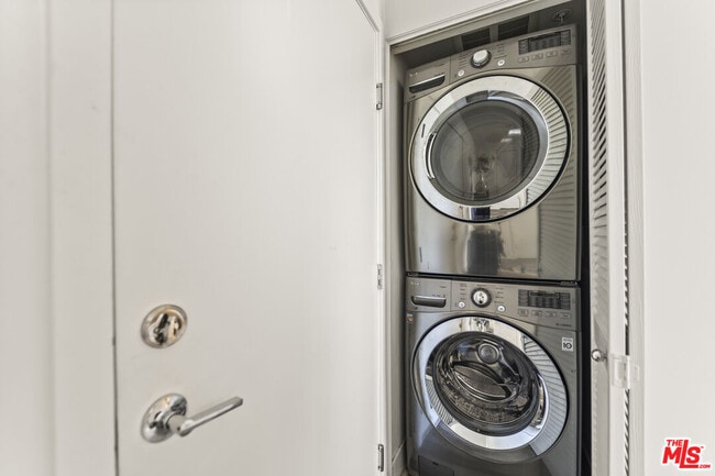 Building Photo - 2201 Polyscope Pl