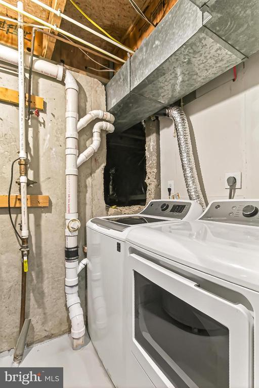 Building Photo - 1300 Pinstripe Ct