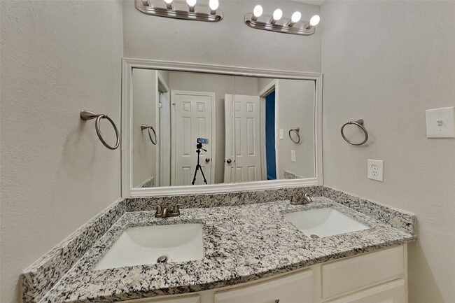 Building Photo - 4538 Windy Hollow Dr