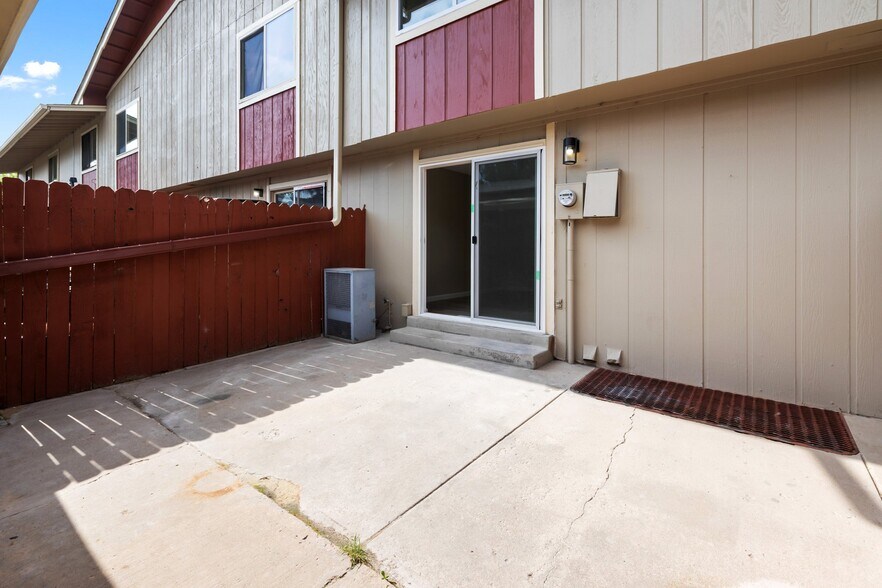 Building Photo - 392 W Rockrimmon Blvd