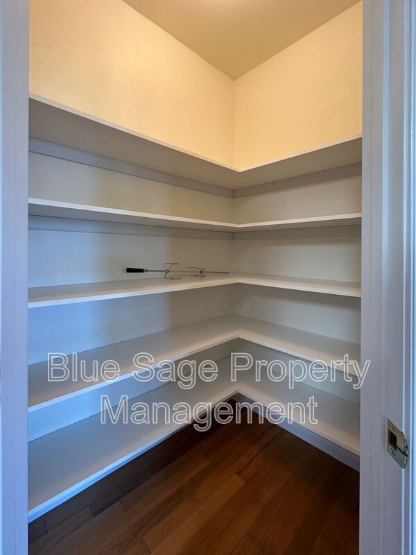 Building Photo - 561 Doe Run Rd