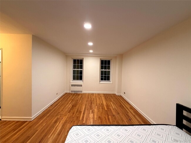 Building Photo - 140-18 Burden Crescent