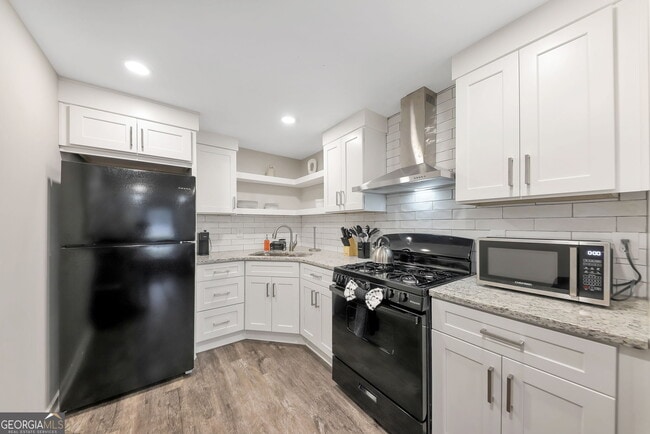 Building Photo - 243 N Georgia Ave