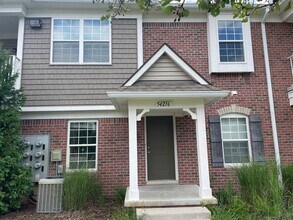 Building Photo - Shelby Township, 2-Bedroom, 2- Baths, Priv...
