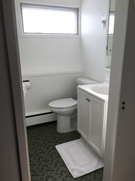 Building Photo - 983 Cayuga Heights Rd