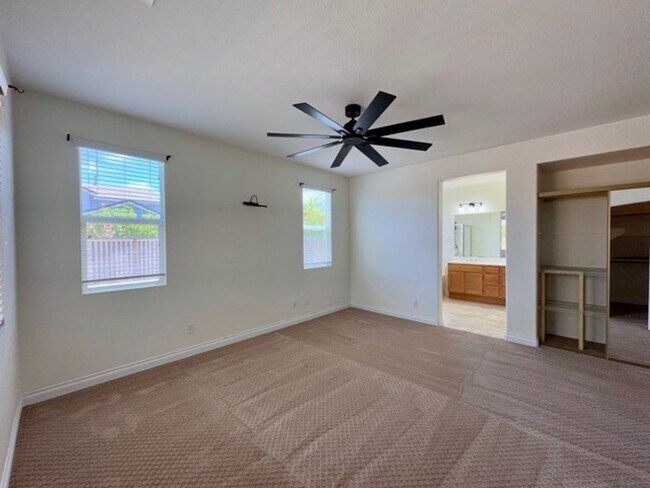 Building Photo - 4 Bedroom Menifee home available now for l...