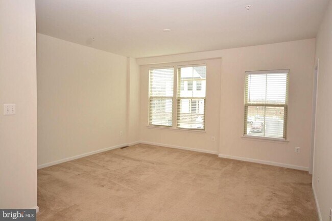 Building Photo - 5942 Leben Dr