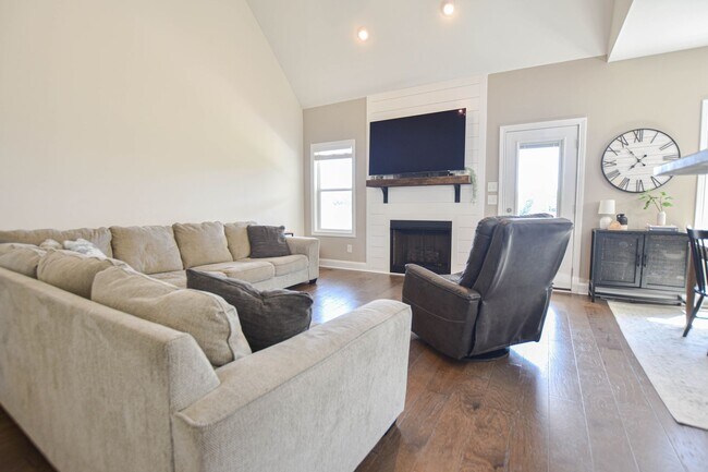 Building Photo - 2273 Colston Dr