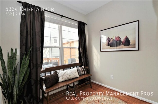 Building Photo - Gorgeous 4 Level End Unit in Upscale Windy...