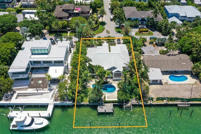 Building Photo - 621 N Mashta Dr