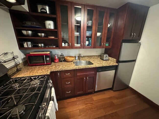 Building Photo - Cozy and Furnished-1 Bedroom, 1 Bath with Mountain Views