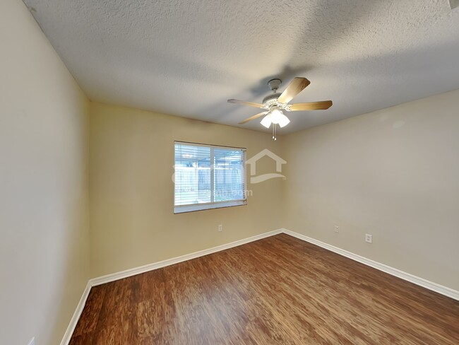 Building Photo - 12822 Lake Vista Dr